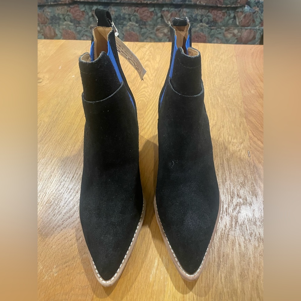 Bill Blass Black Suede Ankle Boots Booties Size 6.5 New